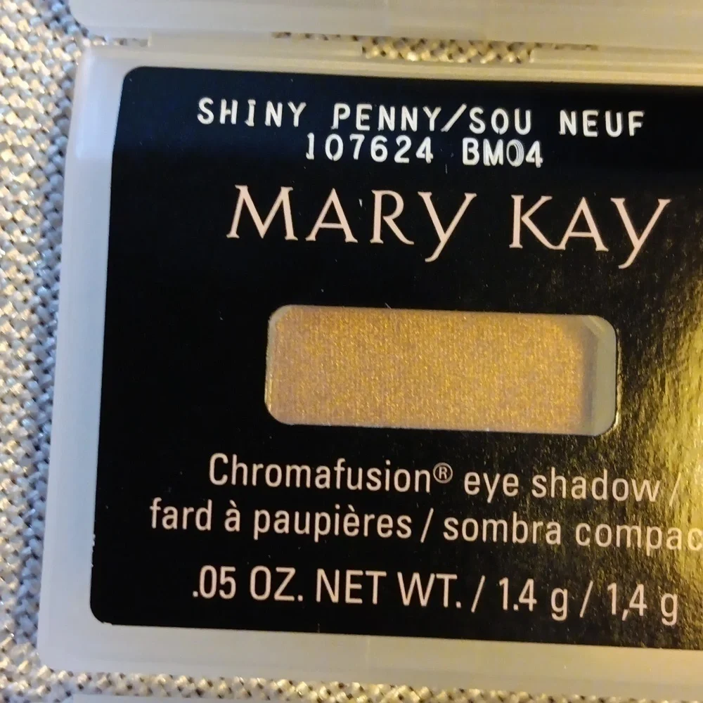 Lot of 6 Mary kay eye shadows. All brand new. See pictures for colors.